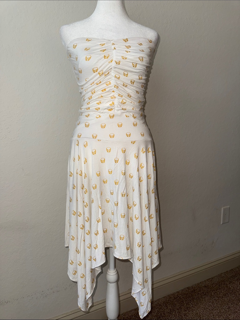 Sky Strapless White Dress with Gold Skull Print